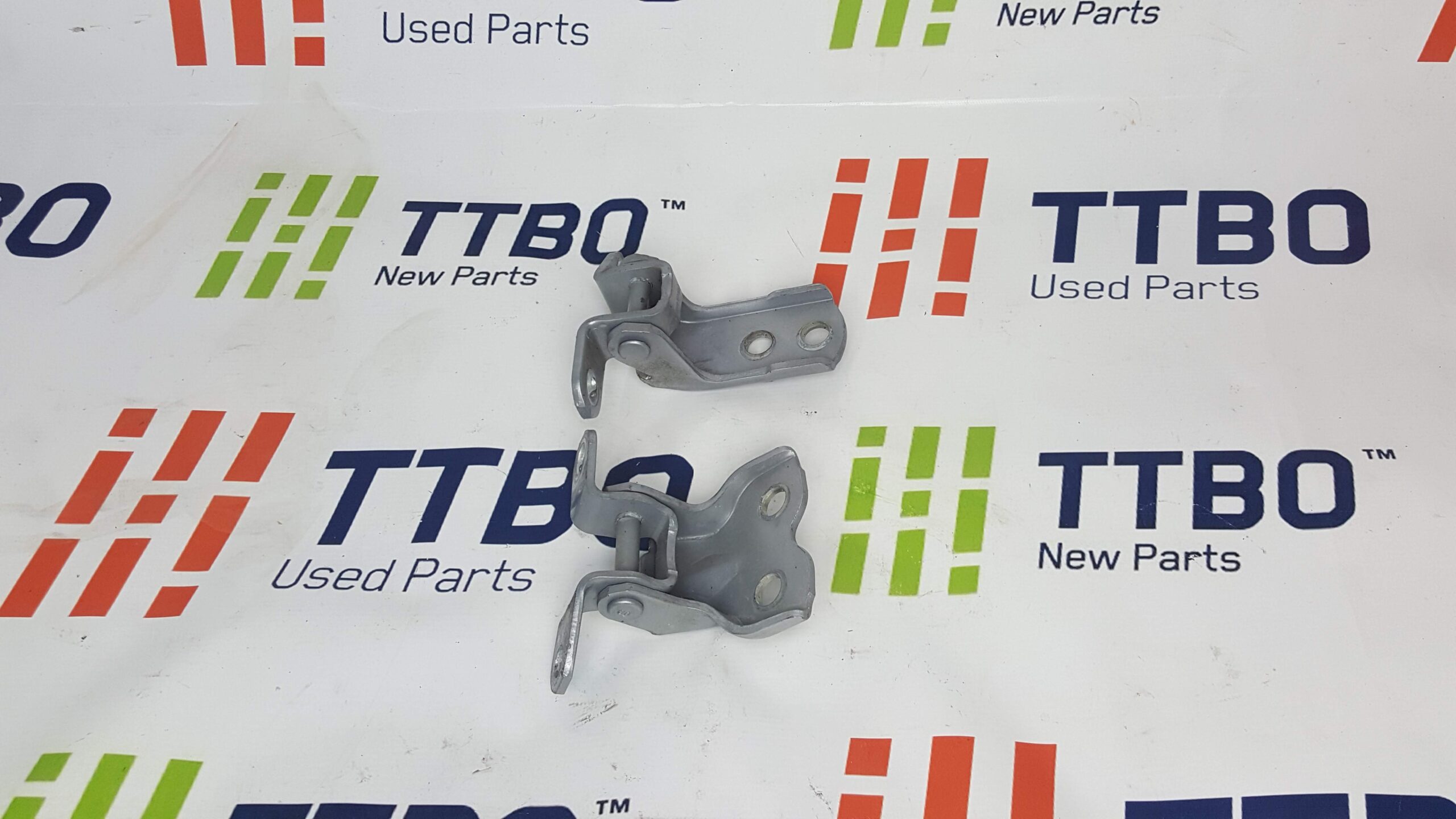 XP10 VITZ FRONT DOOR HINGE SET, RIGHT