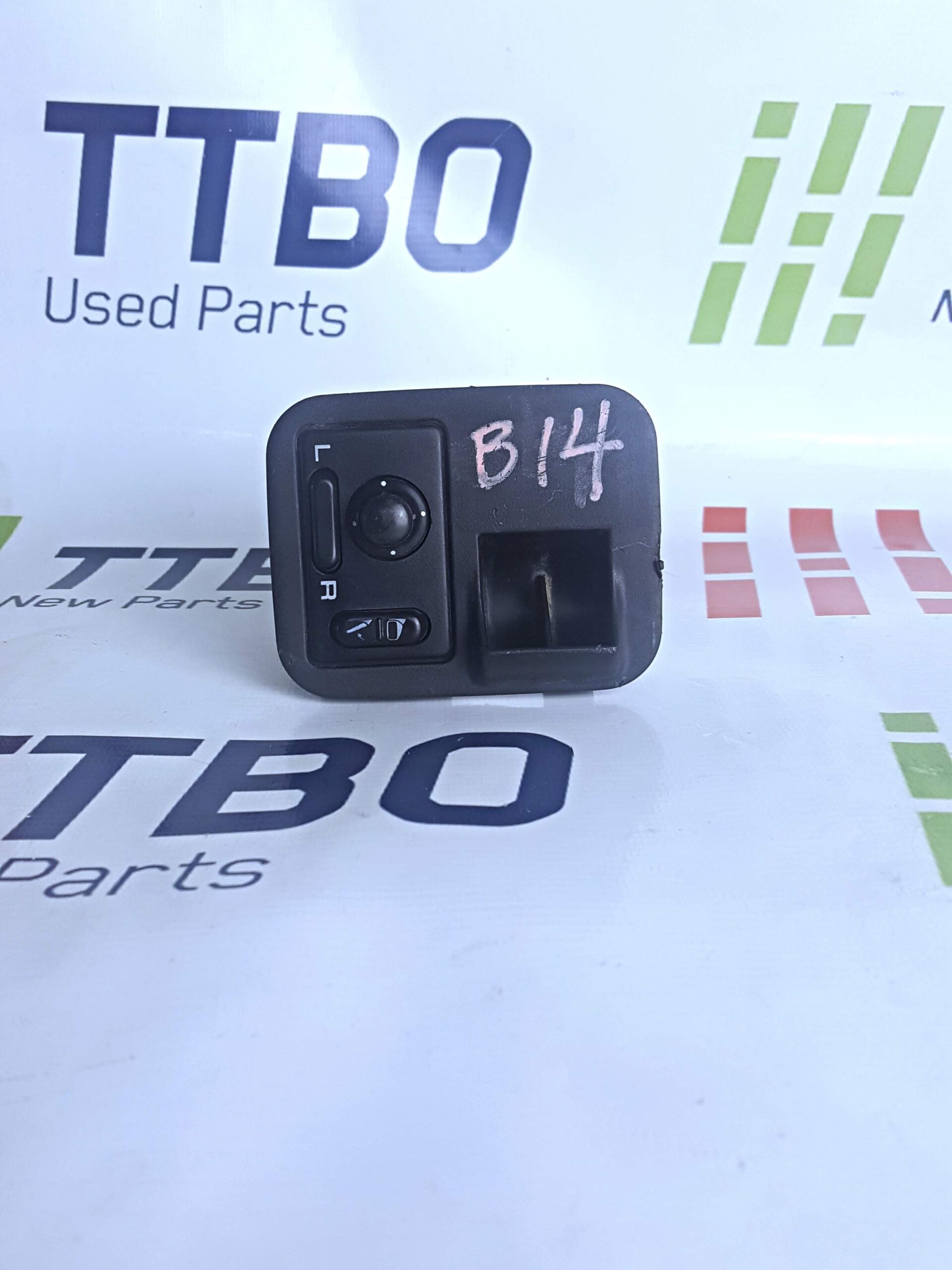 SUNNY B14 DOOR MIRROR CONTROL SWITCH